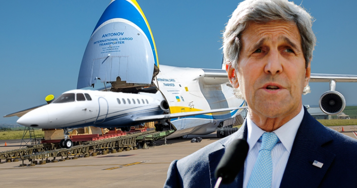 John Kerry Seen Unloading Private Jet From Transport Jet at Climate Conference
